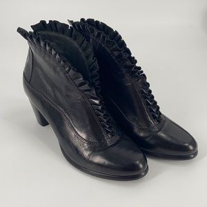 Everybody kava leather ankle booties